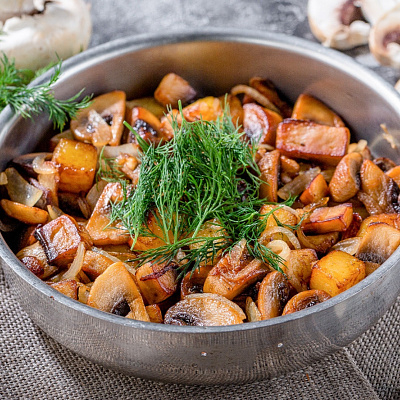 Грибы, жаренные с картофелем и луком