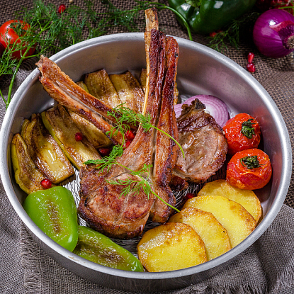 Жаркое из телячьей корейки с овощами
